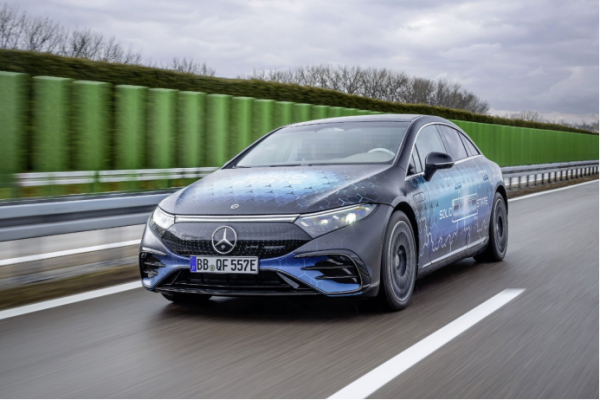 真牛所配资 固态电池量产，续航1000km起，车企掀起新竞赛，谁会笑到最后？